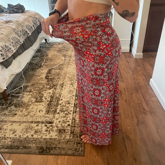 NEW WITH TAGS SUPER SOFT MAXI SKIRT- XS - Picture 3 of 4